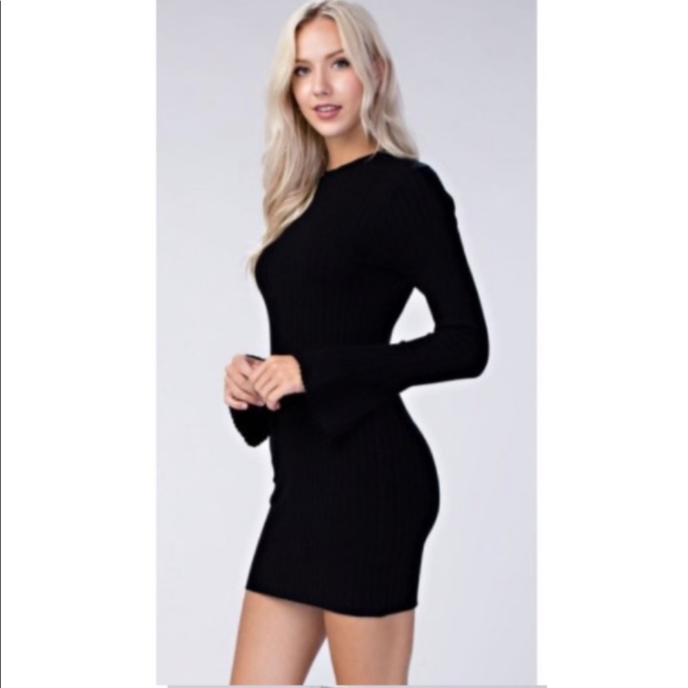 AQUA Bell Sleeve Midi Dress